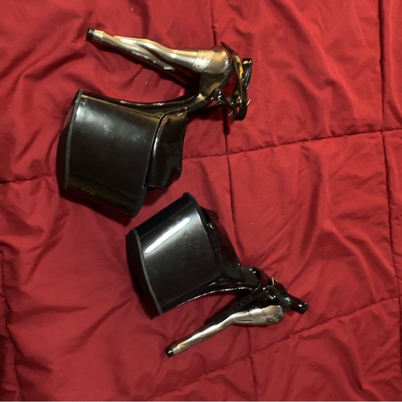 Sexy Pleaser platform heels with butt & legs, size 10 - Picture 6 of 7